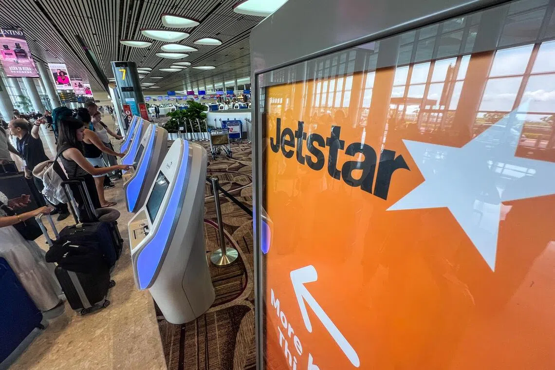 Jetstar Charges Up to $52 for Overhead Carry-On Luggage