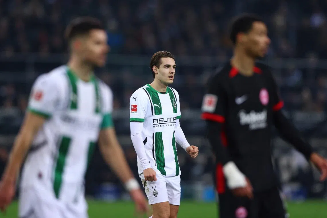 FILE PHOTO: Soccer Football - Bundesliga - Borussia Moenchengladbach v Eintracht Frankfurt - Borussia-Park, Moenchengladbach, Germany - February 8, 2025 Borussia Moenchengladbach's Florian Neuhaus reacts during the match REUTERS/Thilo Schmuelgen/File Photo