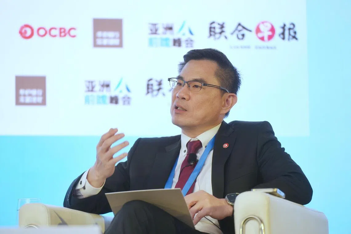 n recent years, investors and analysts have pushed Mr Tan’s predecessors to expand faster via takeovers and boost dividends to match DBS. 