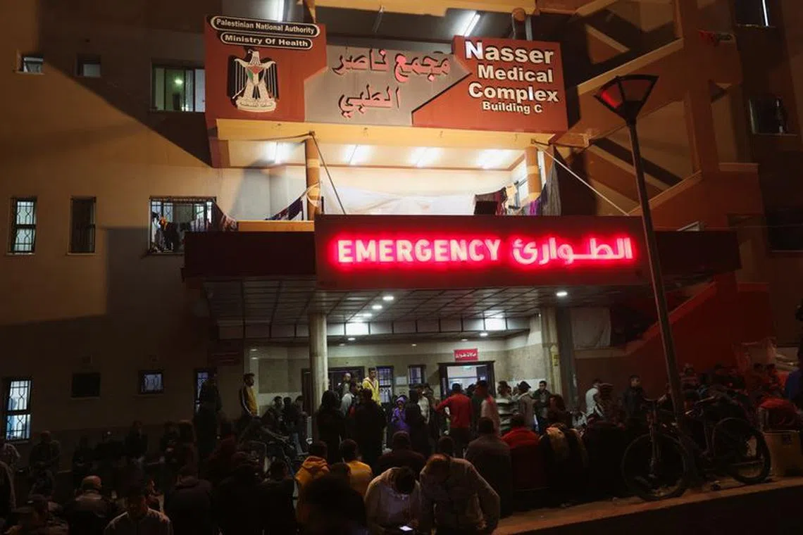 Palestinians gather outside Nasser hospital following Israeli strikes, amid the ongoing conflict between Israel and Palestinian Islamist group Hamas, in Khan Younis, December 12, 2023. REUTERS/Ibraheem Abu Mustafa