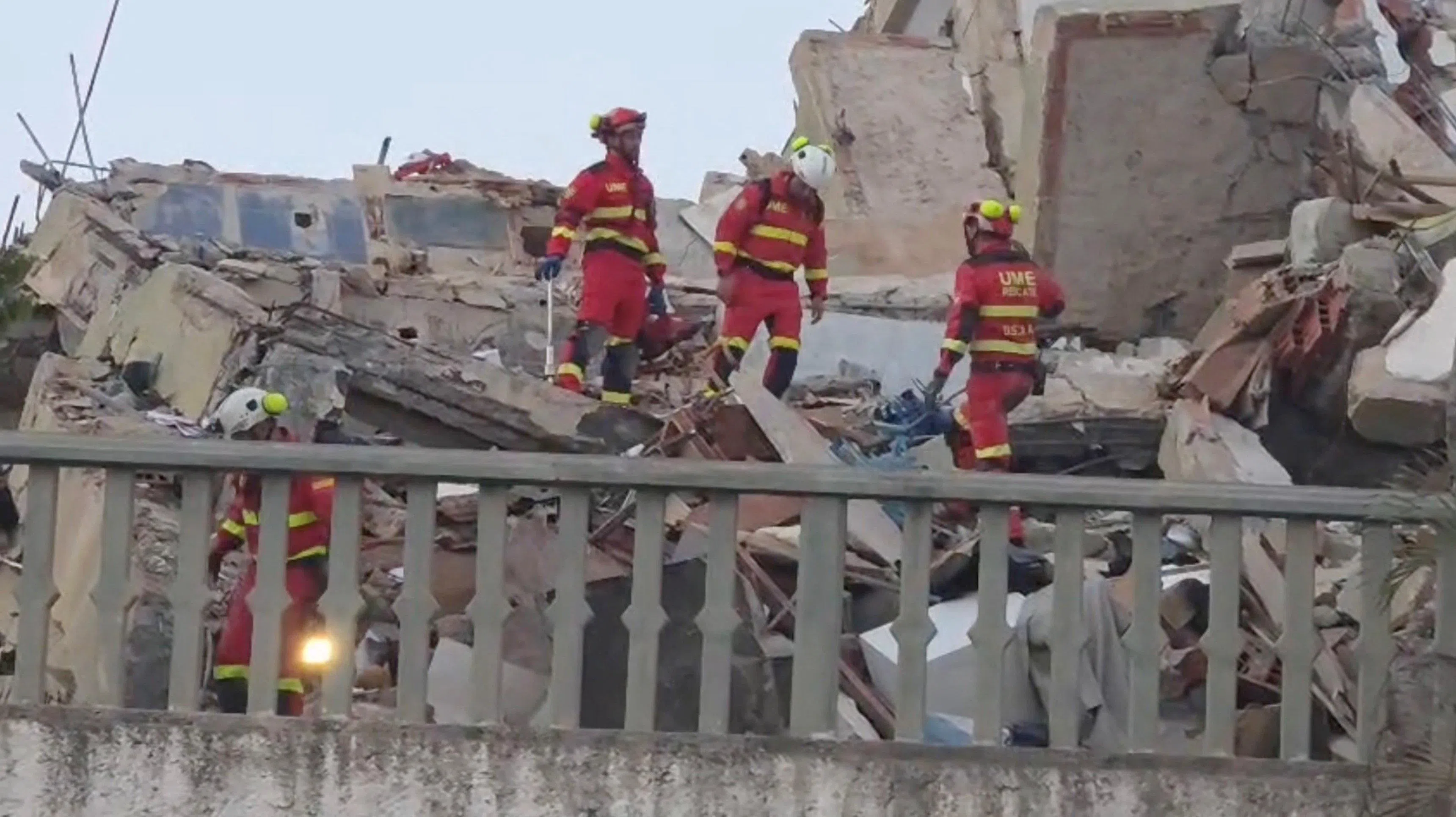 Rescue personnel of Spain’s Emergency Military Unit, (UME), provide assistance in rescue efforts after earthquakes hit the country, in location given as La Guaira, Venezuela, date given as June 27, 2026, in this screen grab taken from a video. Spanish Military Emergency Unit/Handout via REUTERS    THIS IMAGE HAS BEEN SUPPLIED BY A THIRD PARTY

VERIFICATION LINES:
- Date and location could not be independently verified
- No older versions found posted before June 27