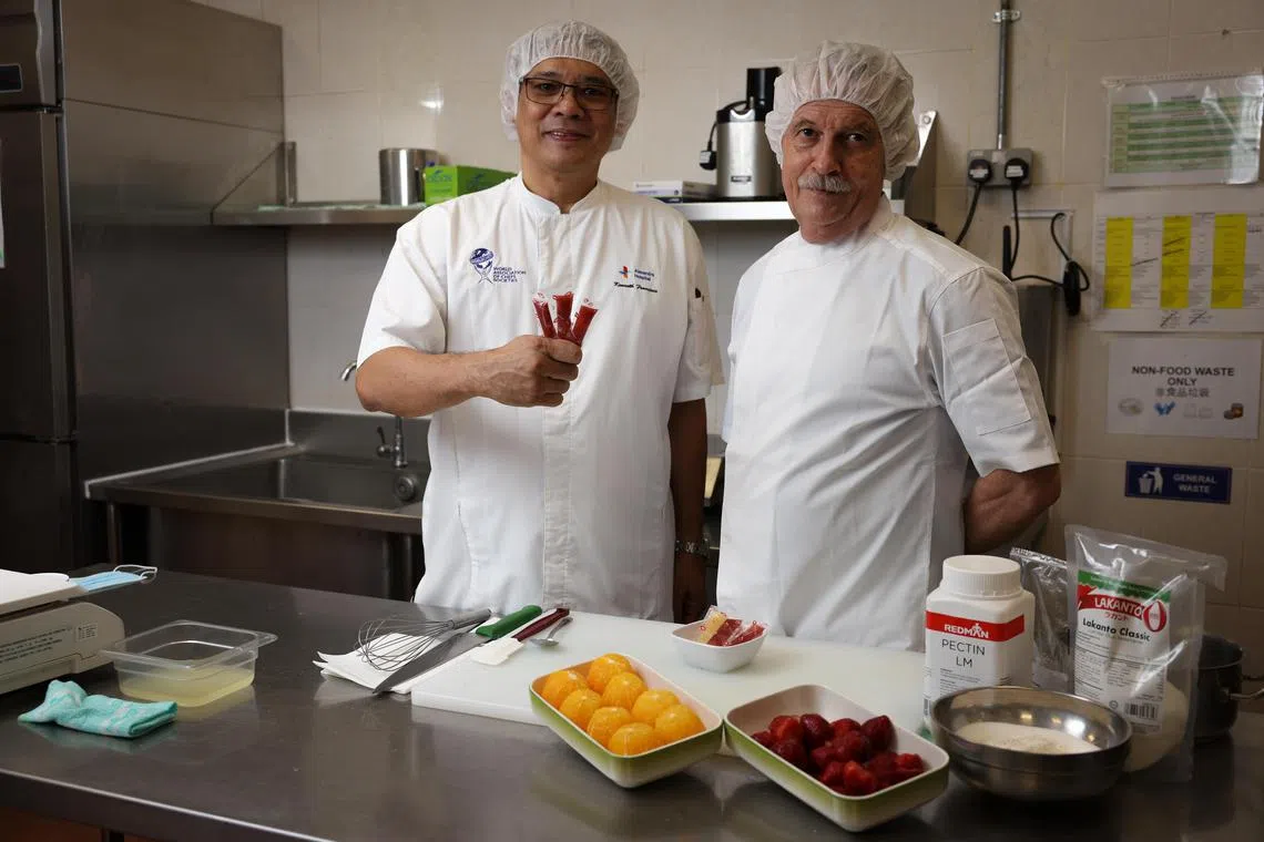 hyjam19 Ong Wee Jin / Tan Hsueh Yun /

From left:
Mr Kenneth Sebastian Francisco, head of food services at Alexandra Hospital;
Mr Roland Scherer, Masterchef / Director, Red Gum;

Alexandra Hospital has developed its own sugar-free jam for patients with diabetes. It has teamed up with local manufacturer Red Gum to produce it for the hospital, for other Singapore hospitals, and for retail.
Photographed on April 8, 2025.