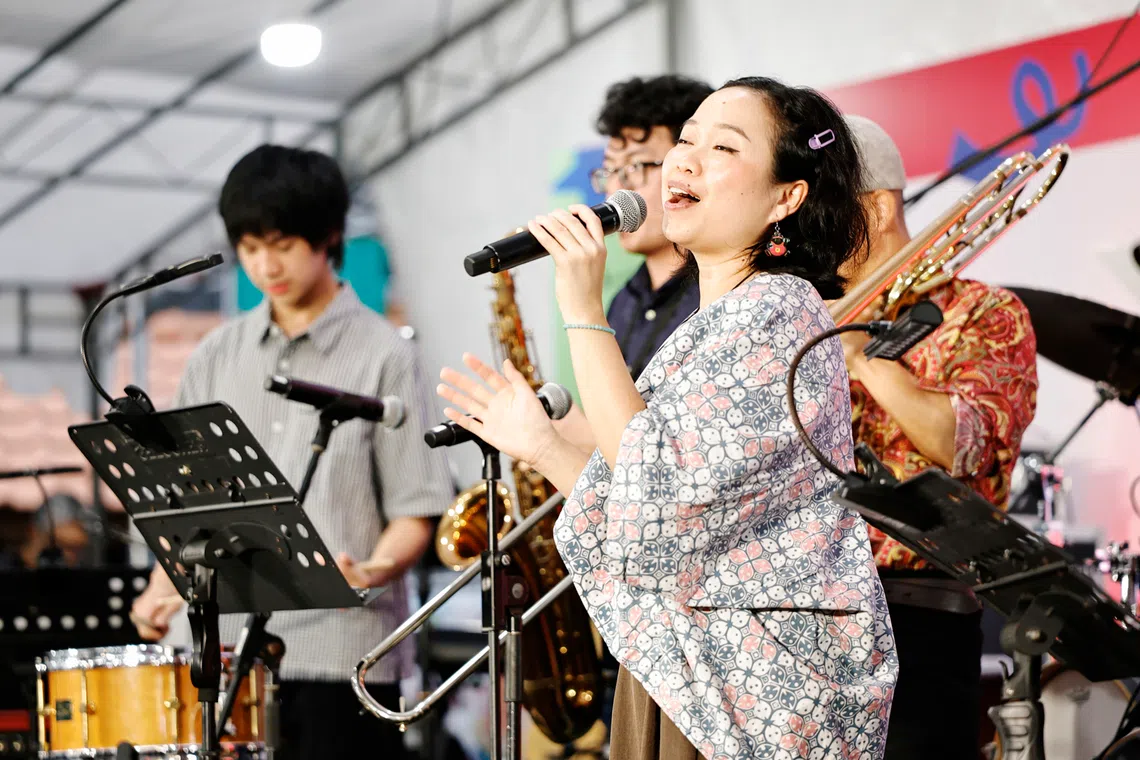 khatib-plaza-cdc-arts-everywhere-jazz-singer-2