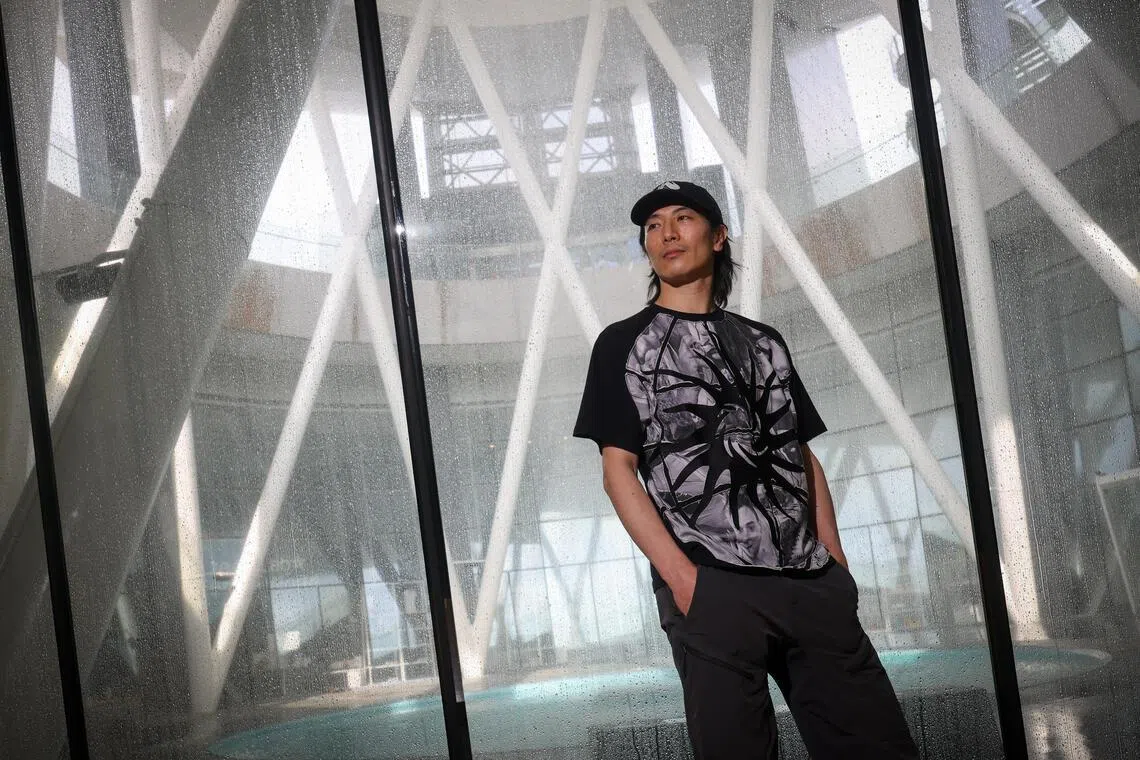 Artist Lawrence Lek sends self-driving cars to therapy with Guanyin in new exhibition