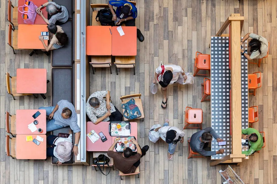 ST20250924_202599000154/pixgenerics/Brian Teo/Generic of diners at Jurong Point on Sept 24, 2025. Can be used for stories on restaurants, food and beverage (F&B) businesses, sales, manpower crunch, finance, economy, domestic expenditure, singapore gross domestic product (GDP), budget. ST PHOTO: BRIAN TEO 