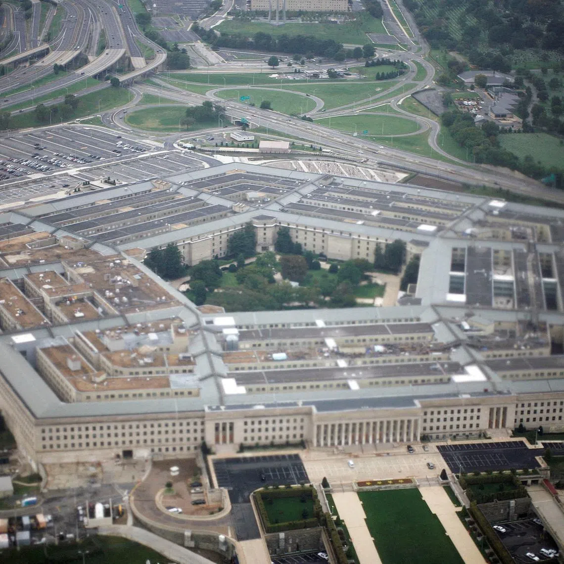 FILE PHOTO: Aerial view of the United States military headquarters, the Pentagon, September 28, 2008. REUTERS/Jason Reed/File Photo