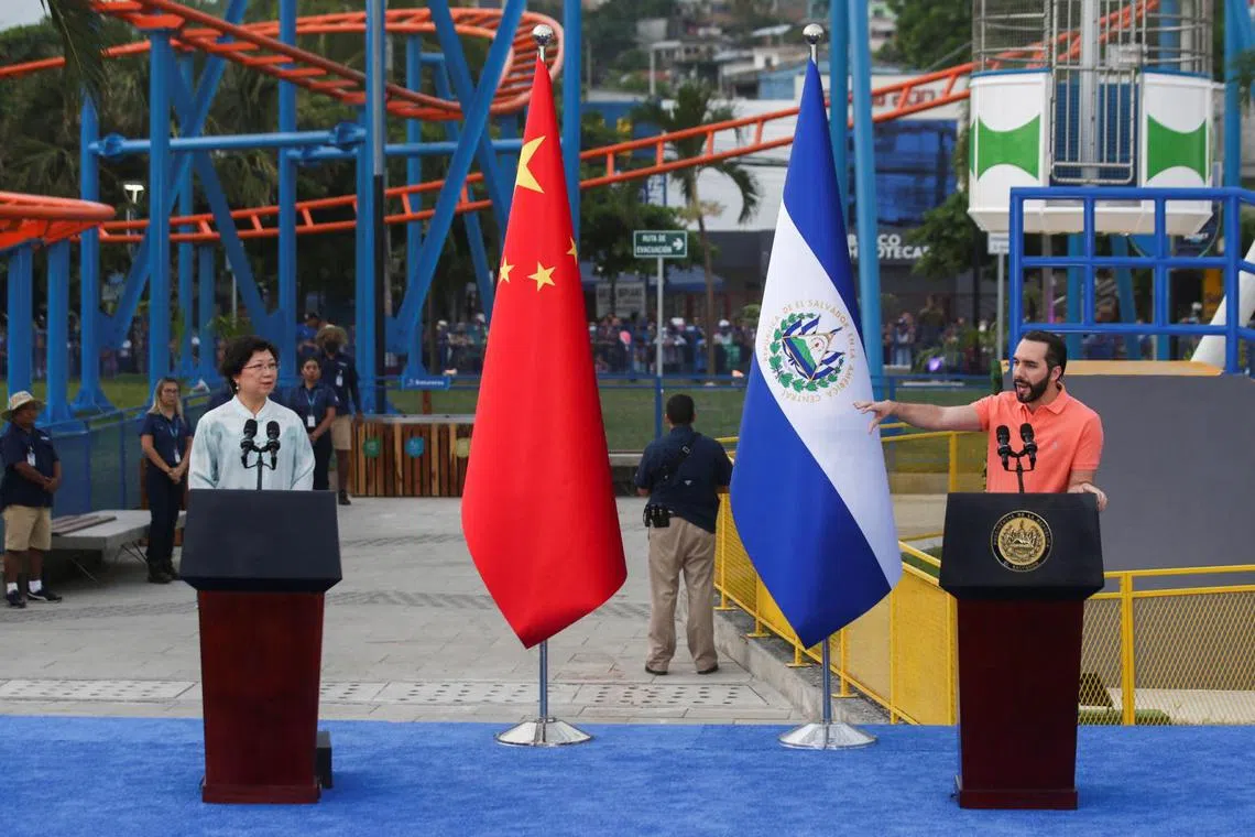 El Salvador's President Nayib Bukele (right) and China's ambassador to the country Ou Jianhong at the opening of the Chinese-financed Sunset Park amusement park.