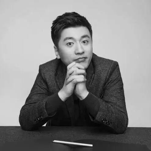 Zhang Xuefeng rose to prominence as a tutor for college and postgraduate entrance exams.