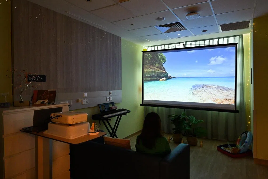 The sensory room offers patients a calm and immersive environment that helps to relieve pain and reduce anxiety.