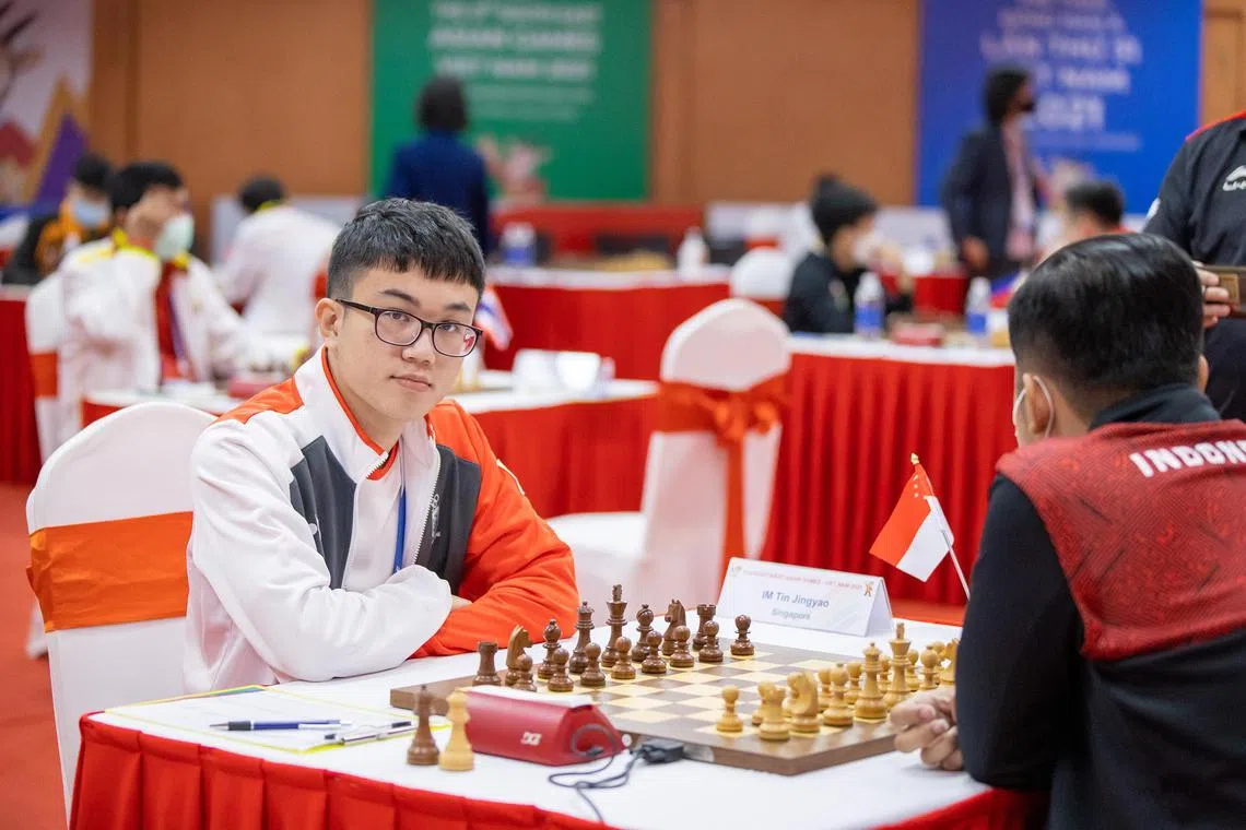 Singapore's Tin Jingyao (left) in action against Priasmoro Novendra of Indonesia at the men’s rapid chess at the Vietnam SEA Games. in May 2022.
