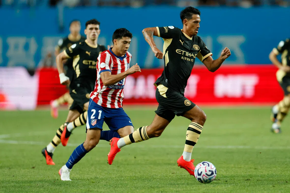 Soccer Football - Pre Season Friendly - Coupang Play Series - Manchester City v Atletico Madrid - Seoul World Cup Stadium, Seoul, South Korea - August 9, 2026 Manchester City's Tijjani Reijnders in action with Atletico Madrid's Obed Vargas REUTERS/Kim Soo-Hyeon