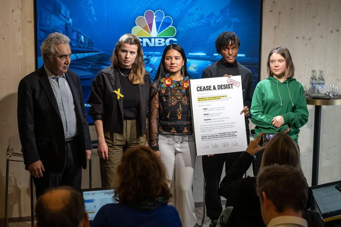 CORRECTION / (From L to R) International Energy Agency (IEA) Executive Director Fatih Birol, German climate activist of the "Fridays for Future" movement Luisa Neubauer, Ecuadorian environmental and human rights activist Helena Gualinga, Ugandan climate justice activist Vanessa Nakate and Swedish climate activist Greta Thunberg (R) pose with a letter to CEOs of fossil fuel companies during the World Economic Forum (WEF) annual meeting in Davos, on January 19, 2023. - Thunberg accused attendees of the World Economic Forum in Davos of "fuelling the destruction of the planet" as she arrived at the event in the Swiss Alps. (Photo by Fabrice COFFRINI / AFP) / “The erroneous mention[s] appearing in the metadata of this photo by Fabrice COFFRINI has been modified in AFP systems in the following manner: [Ugandan climate justice activist Vanessa Nakate] added. Please immediately remove the erroneous mention[s] from all your online services and delete it (them) from your servers. If you have been authorized by AFP to distribute it (them) to third parties, please ensure that the same actions are carried out by them. Failure to promptly comply with these instructions will entail liability on your part for any continued or post notification usage. Therefore we thank you very much for all your attention and prompt action. We are sorry for the inconvenience this notification may cause and remain at your disposal for any further information you may require.”