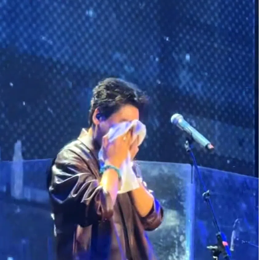 Ken Chu cried during his concert in Yangjiang, China, on Nov 15.