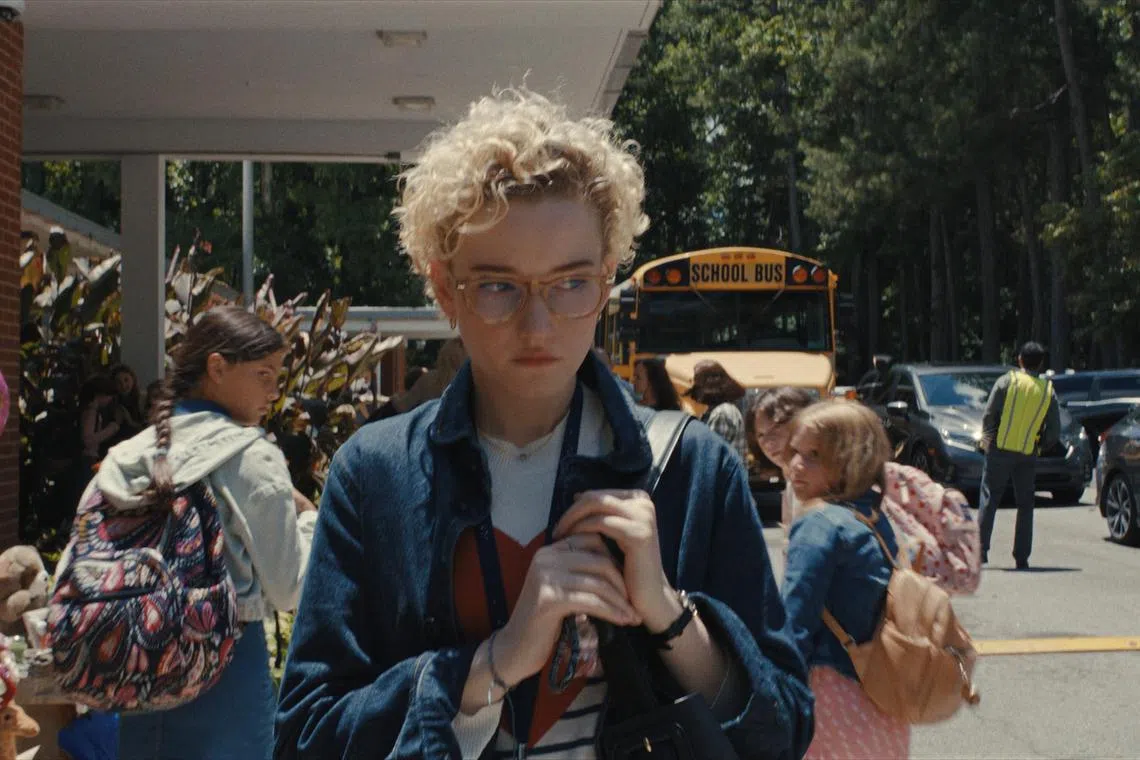 jomovie06 - Julia Garner in Weapons


Source: WBEI 2025