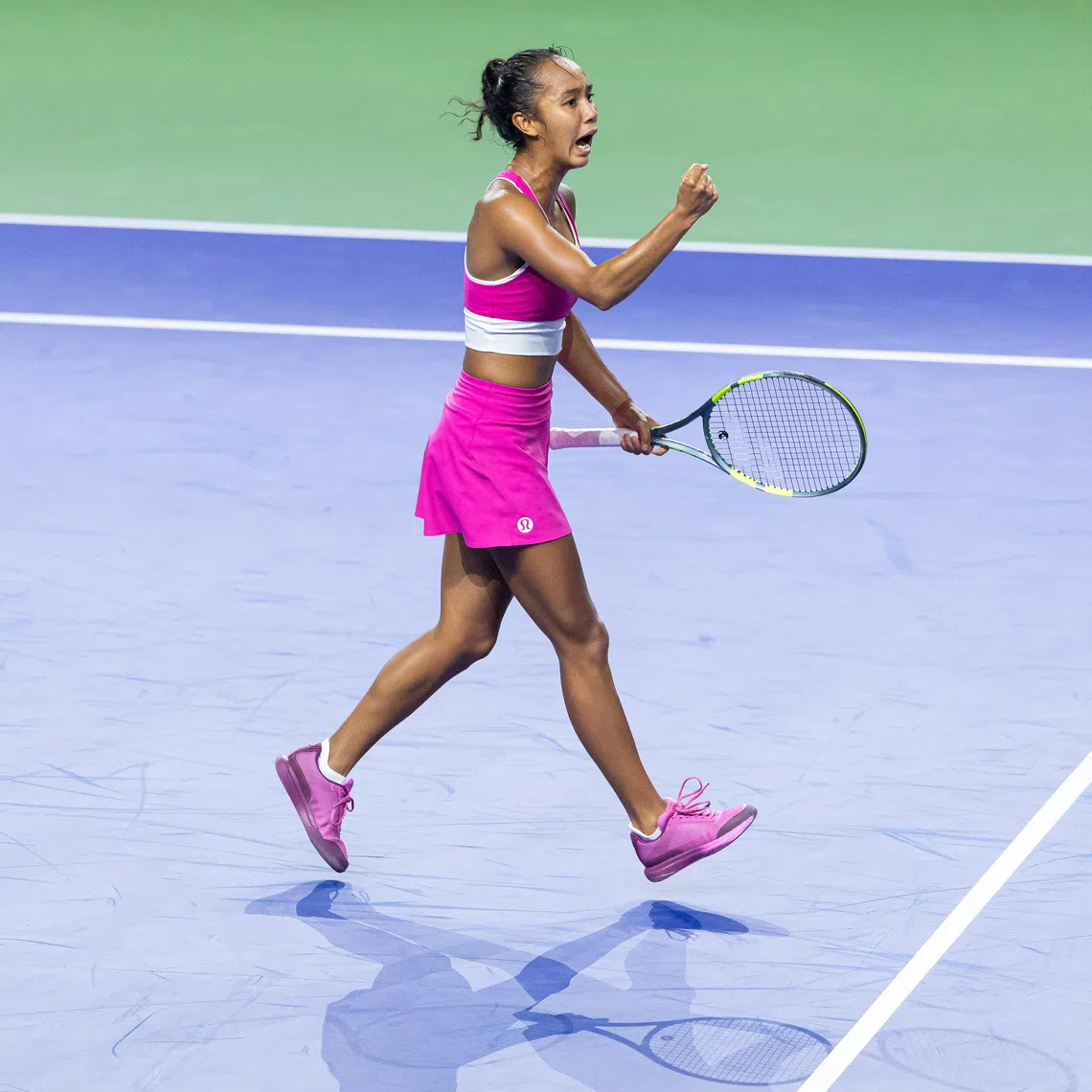 Leylah Fernandez secured a comeback 1-6, 6-4, 6-2 win over Maja Chwalinska to reach the Singapore Tennis Open final.