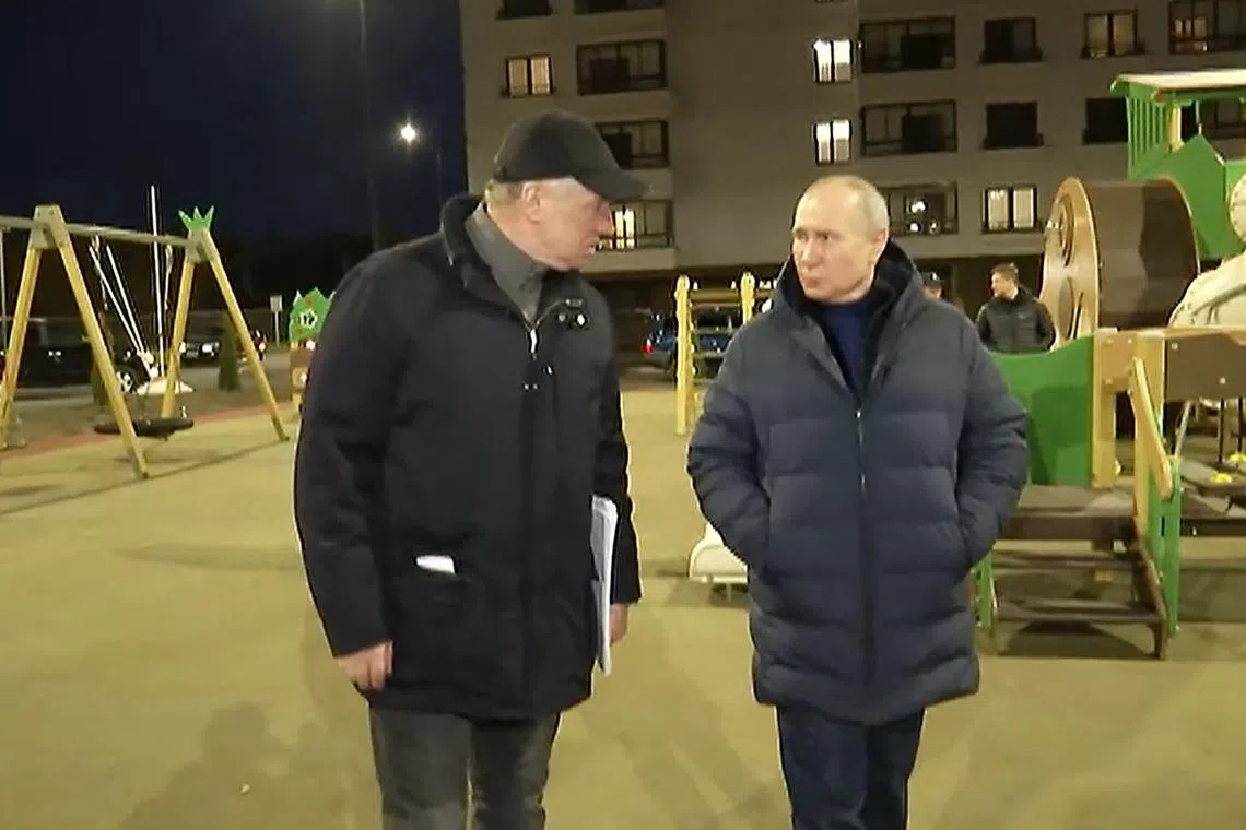 Russian President Vladimir Putin (right) with Russian Deputy Prime Minister Marat Khusnullin during their visit to Mariupol.
