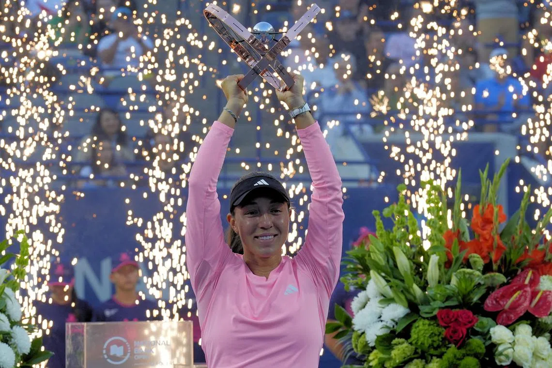 Jessica Pegula celebrates after winning the WTA Toronto Masters against Amanda Anisimova.
