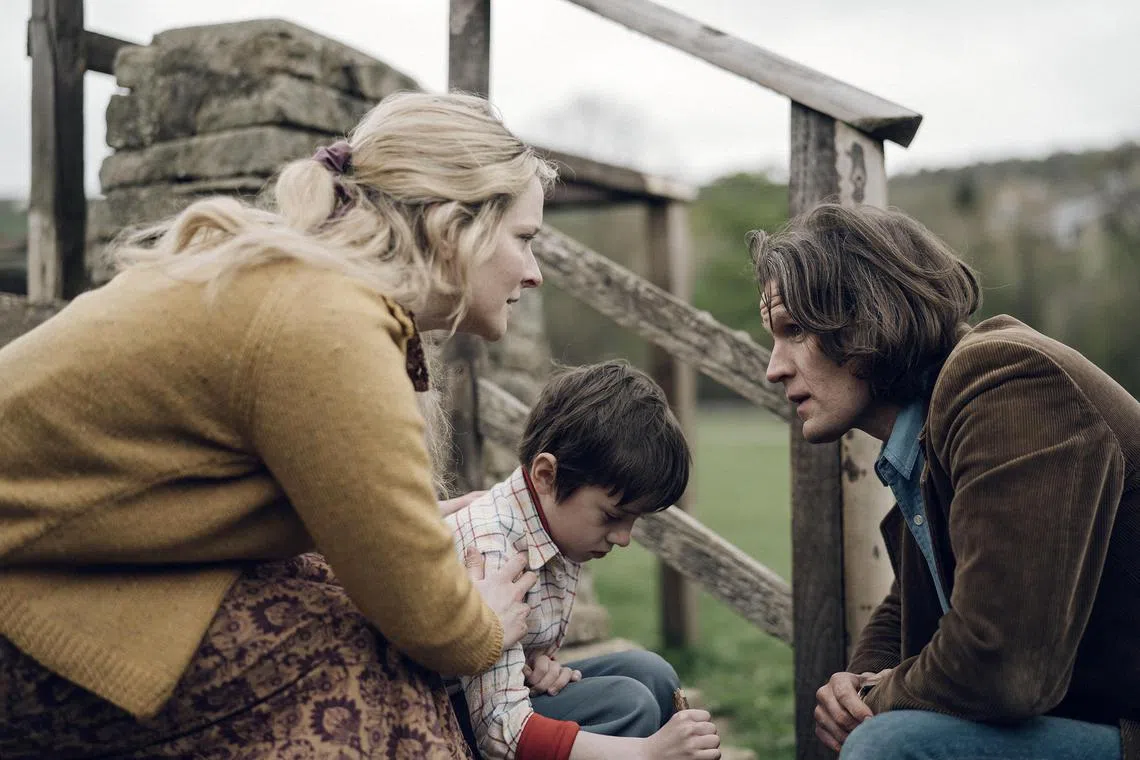 ylmovie18 - (From left) Morfydd Clark, Arthur Shaw and Matt Smith in Starve Acre.



Source/copyright: Shaw Organisation