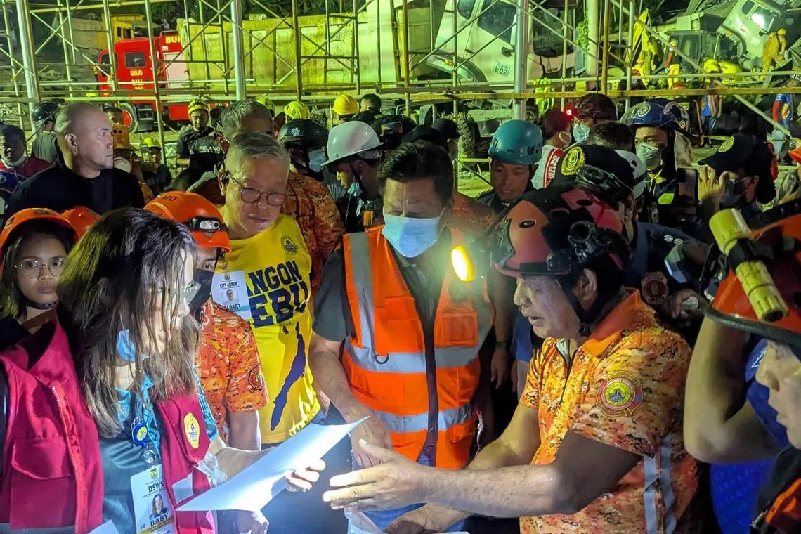 Rescue units are still searching for survivors of the collapse of Binaliw Landfill, a local government-run facility in Cebu, in central Philippines.