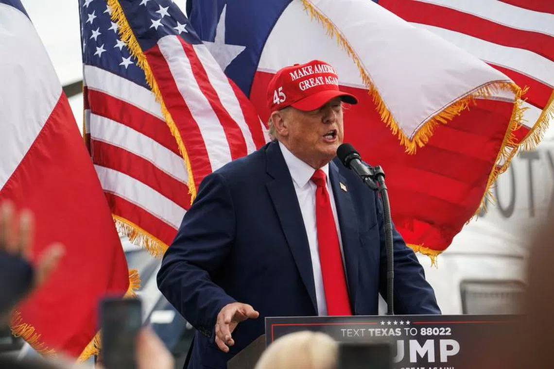 FILE PHOTO: Republican presidential candidate and former U.S. President Donald Trump visits the southern border with Texas Governor Greg Abbott in Edinburg, Texas, U.S. November 19, 2023.  REUTERS/Go Nakamura/File Photo