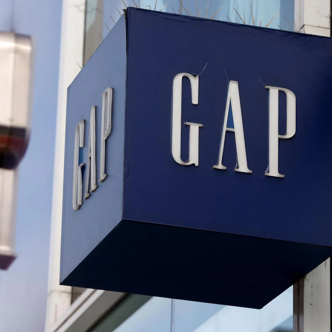 Gap, acquired by China's Baozun in late 2022, has regained its expansion momentum over the past three years, with its store count reaching 164 in 2025 after 29 new openings.