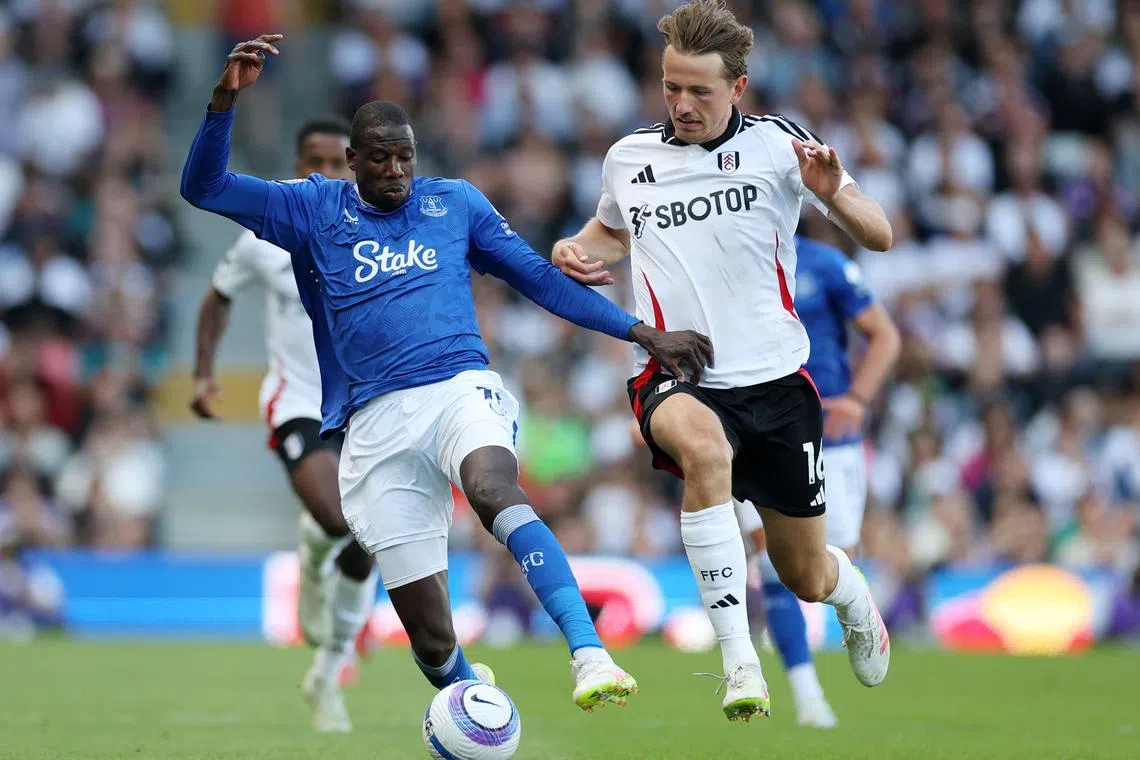 FILE PHOTO: Soccer Football - Premier League - Fulham v Everton - Craven Cottage, London, Britain - May 10, 2025 Everton's Abdoulaye Doucoure in action with Fulham's Sander Berge REUTERS/Isabel Infantes/File Photo