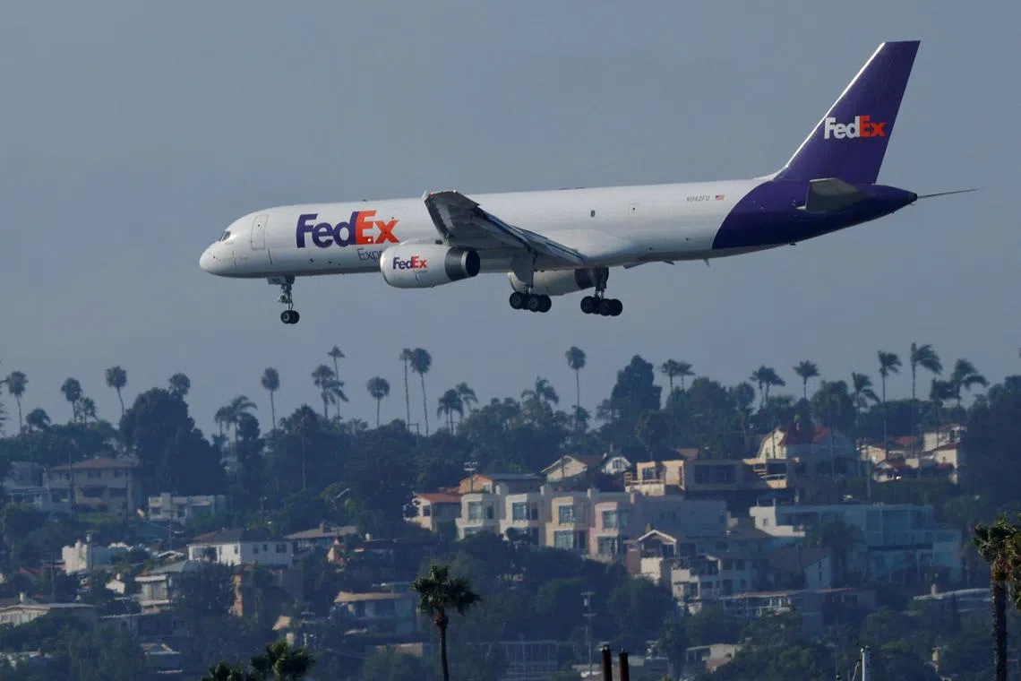 A Federal Express cargo plane approaches to land in San Diego, California August 24, 2020.  REUTERS/Mike Blake/File Photo