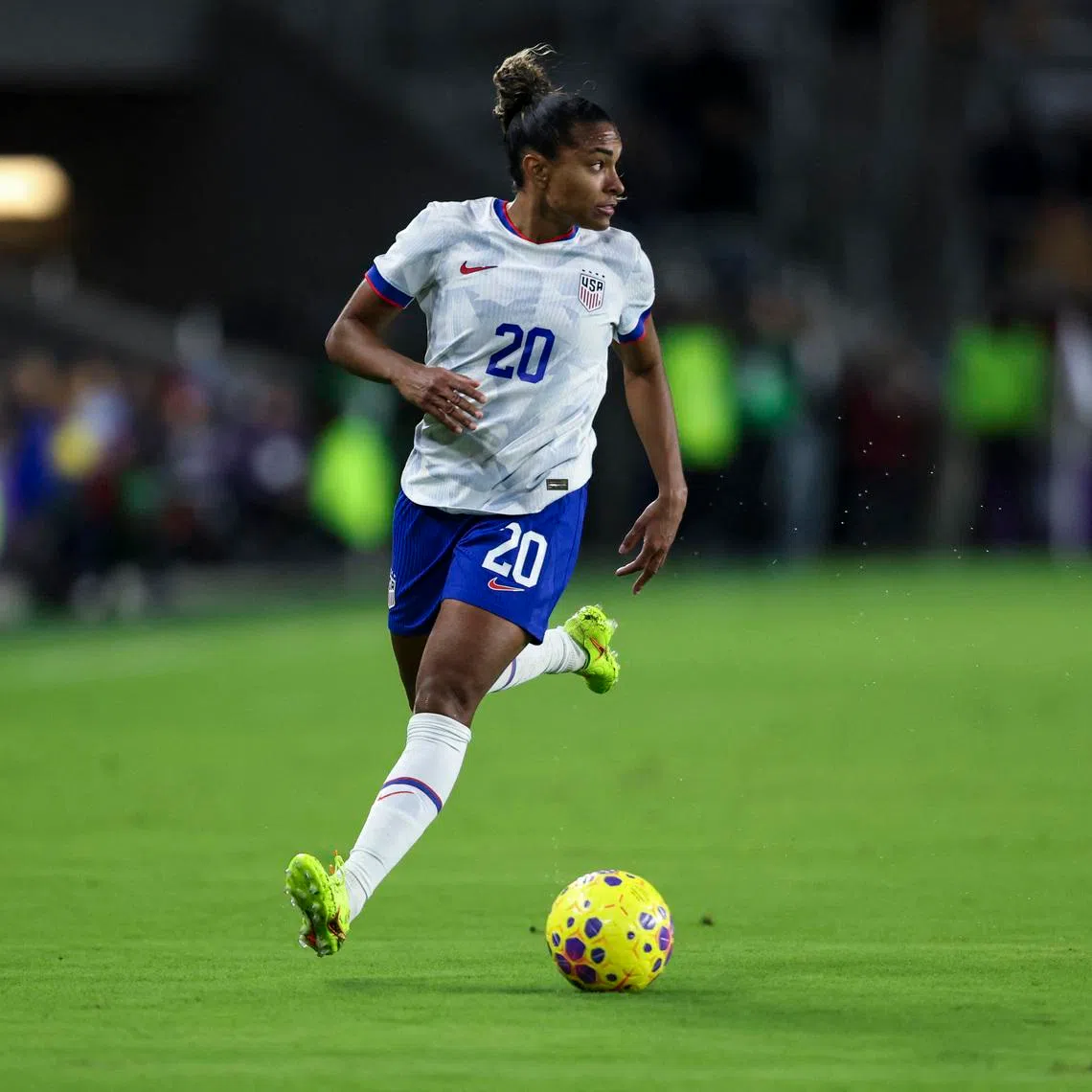 Nov 28, 2025; Orlando, Florida, USA; USA forward Catarina Macario (20) dribbles the ball against Italy during the first half at Inter&Co Stadium. Mandatory Credit: Morgan Tencza-Imagn Images