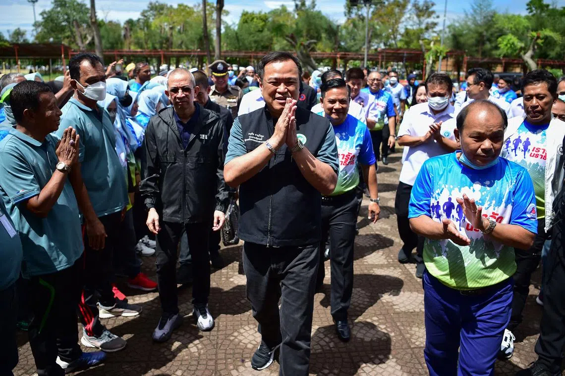 The People’s Party has decided to back Bhumjaithai leader Anutin Charnvirakul (centre) for prime minister.