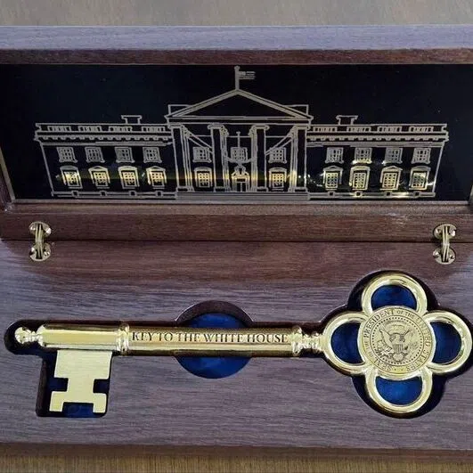 Among other recipients of the key are also Israeli Prime Minister Benjamin Netanyahu, Mr Elon Musk and Christiano Ronaldo. 