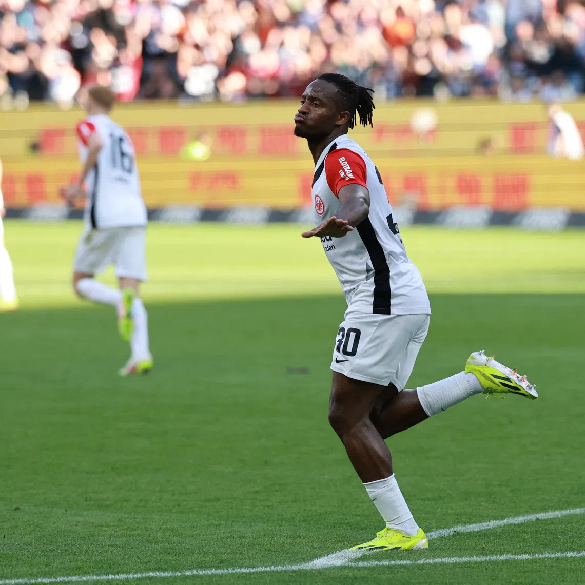 Soccer Football - Bundesliga - Eintracht Frankfurt v St Pauli - Deutsche Bank Park, Frankfurt, Germany - May 11, 2025 Eintracht Frankfurt's Michy Batshuayi celebrates scoring their second goal REUTERS/Kai Pfaffenbach