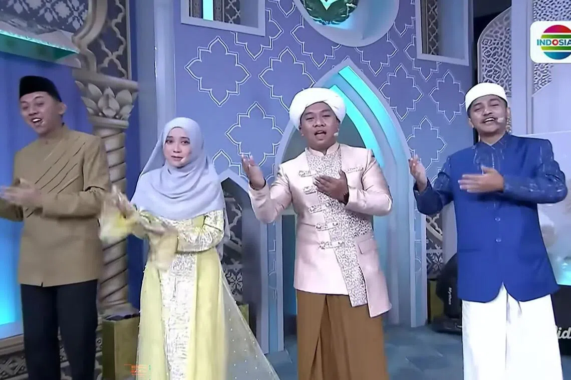 hbshow - On Feb 19, the latest season of reality show Aksi Indonesia premiered, introducing the Gua Hira group — one of seven teams into which the 28 contestants are divided. From left: Agung from Serdang Bedagai, Ainia from Lebak, Ozan from Samarinda and Sutan from Jakarta. 

CREDIT: INDOSIAR/YOUTUBE