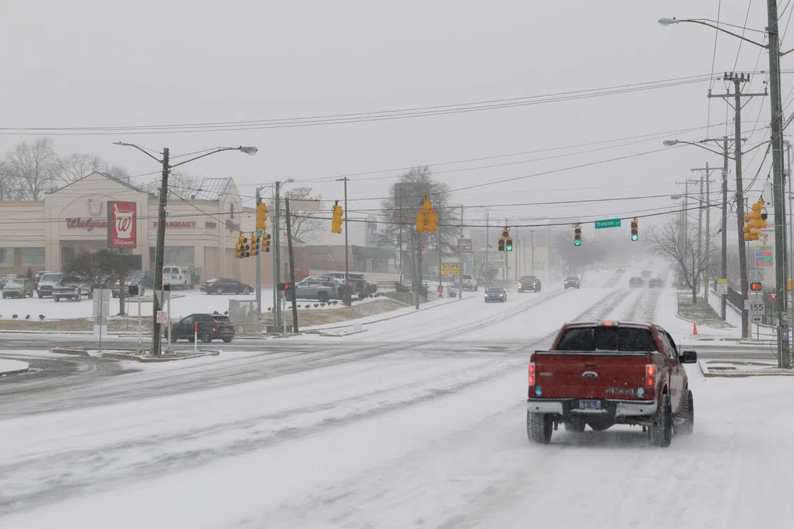 Snow beginning to collect in Nashville, Tennessee, on Jan 24.