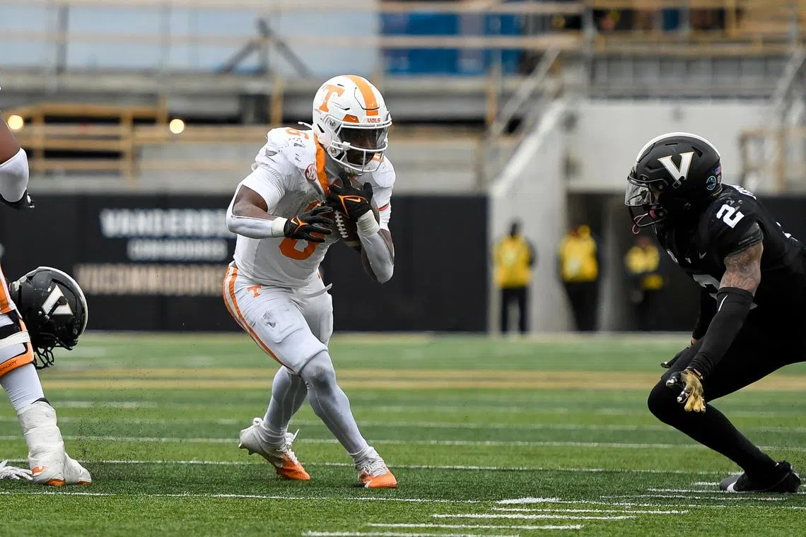 FILE PHOTO: Nov 30, 2024; Nashville, Tennessee, USA;  Tennessee Volunteers running back Dylan Sampson (6) runs the ball against the Vanderbilt Commodores during the second half at FirstBank Stadium. Mandatory Credit: Steve Roberts-Imagn Images/File photo