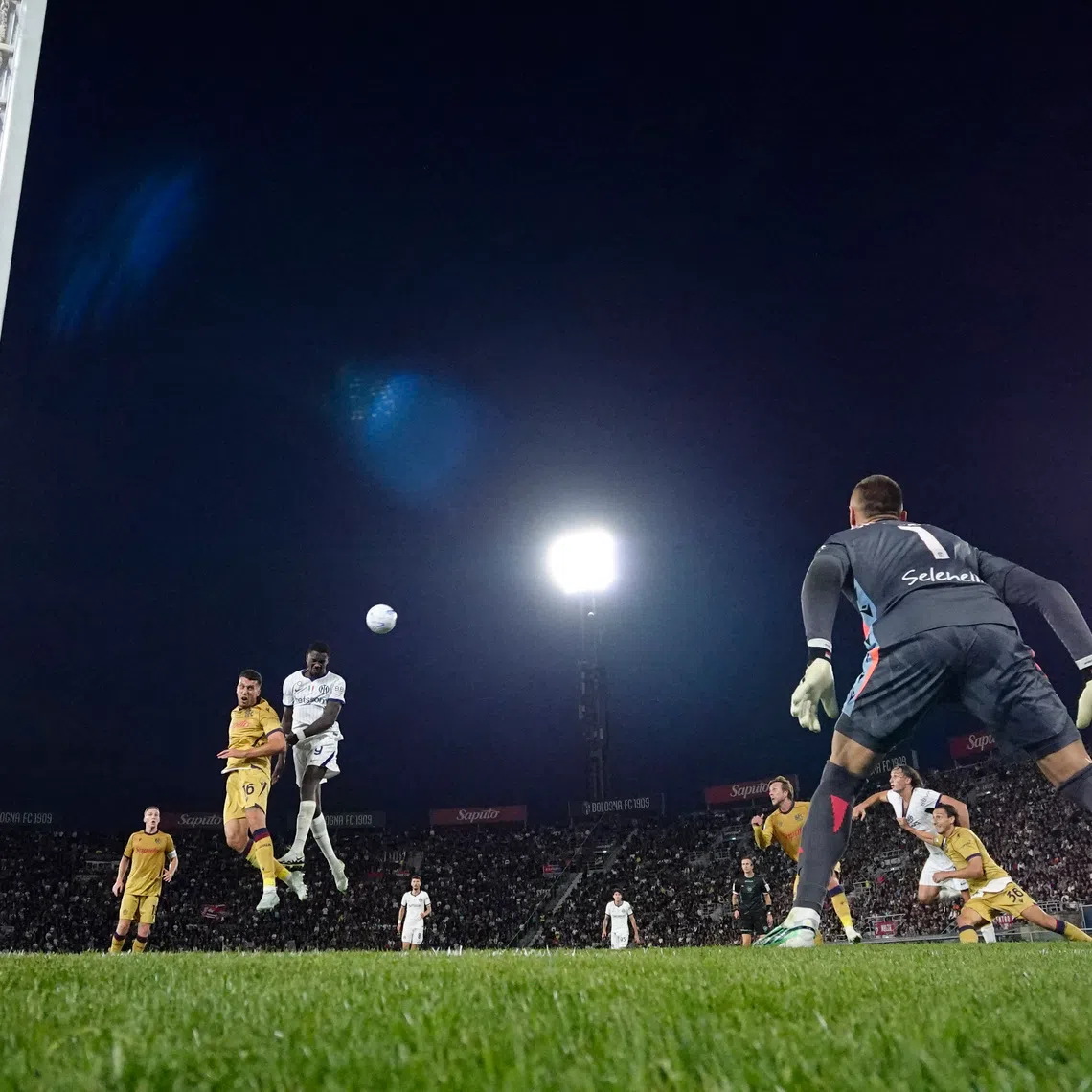 Soccer Football - Serie A - Bologna v Inter Milan - Stadio Renato Dall'Ara, Bologna, Italy - October 17, 2026 Inter Milan's Marcus Thuram scores their first goal past Bologna's Lukasz Skorupski REUTERS/Alessandro Garofalo