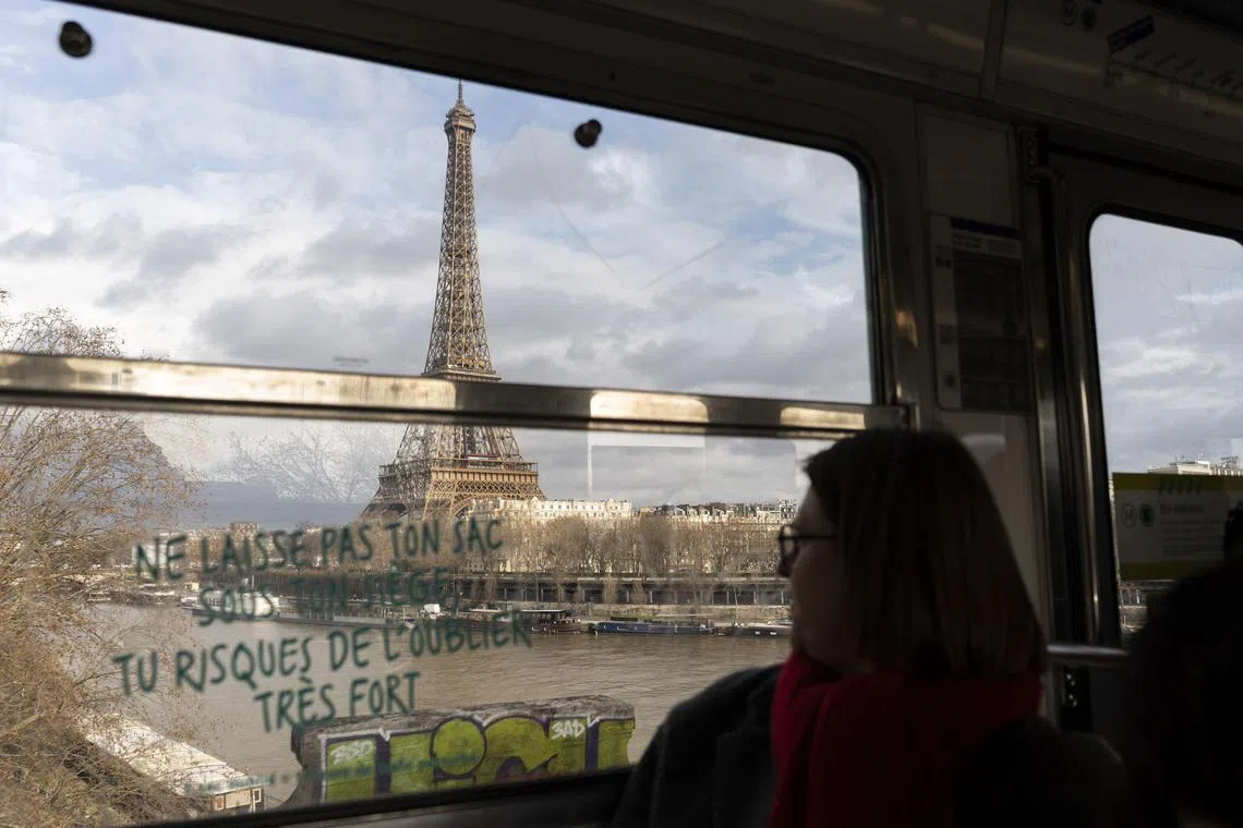 Paris Metro trains currently have to wait for rescue services if a passenger feels unwell, which can result in delays of up to 45 minutes along the line.