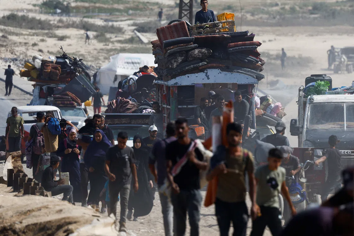 Displaced Palestinians fleeing northern Gaza on Sept 25.