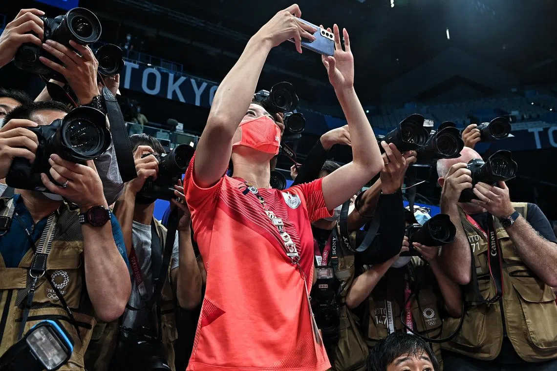 ST20210721_202102603790 Kua Chee Siong/ pixoly02/ A lady from the Japanese swim team taking pictures for the team on the last day of the swimming competitions held at the Tokyo Aquatic Centre during the Tokyo Olympic Games on 1 Aug 2021.