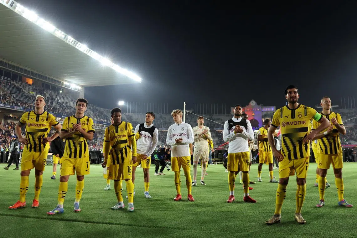 Soccer Football - Champions League - Quarter Final - First Leg - FC Barcelona v Borussia Dortmund - Estadi Olimpic Lluis Companys, Barcelona, Spain - April 9, 2025 Borussia Dortmund players look dejected after the match REUTERS/Albert Gea