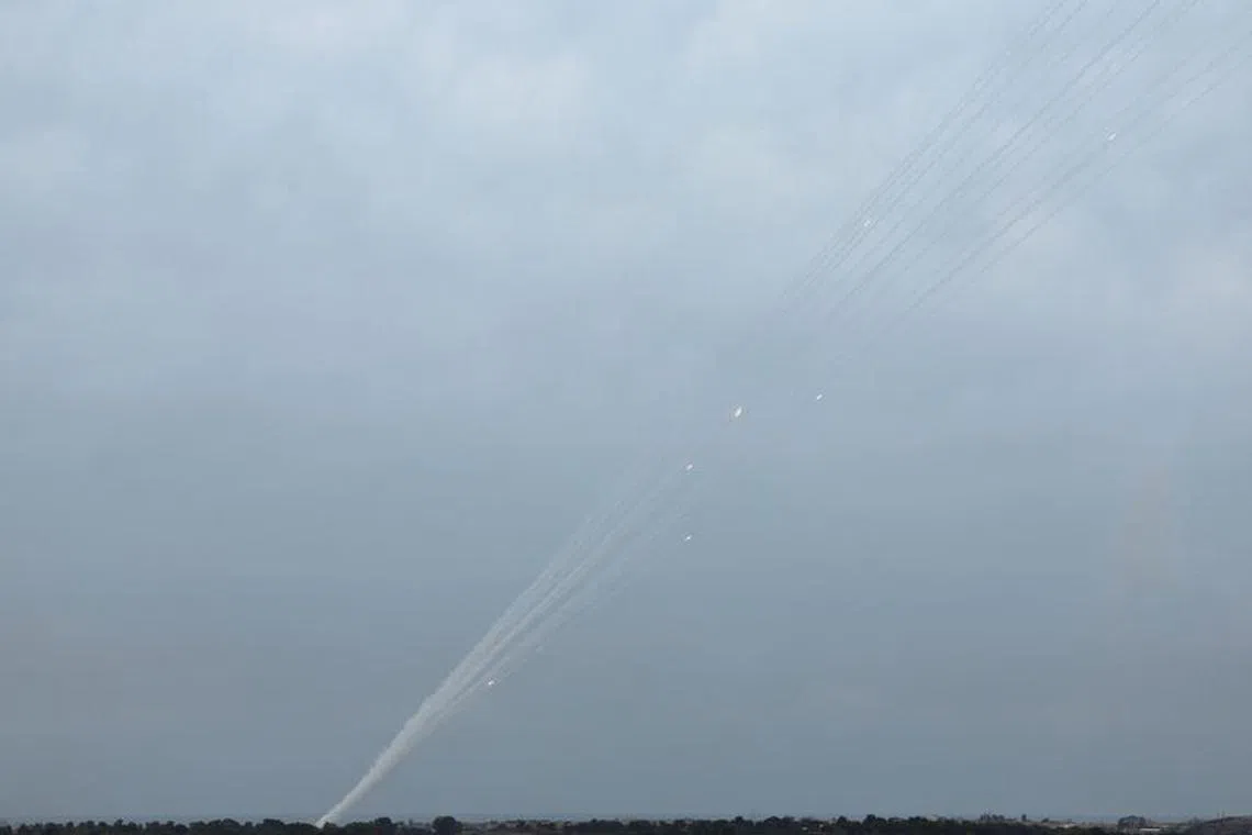 Smoke trails are seen as a salvo of rockets are launched from the Gaza Strip into Israel, amid the ongoing conflict between Israel and the Palestinian Islamist group Hamas, as seen from southern Israel, December 21, 2023. REUTERS/Clodagh Kilcoyne