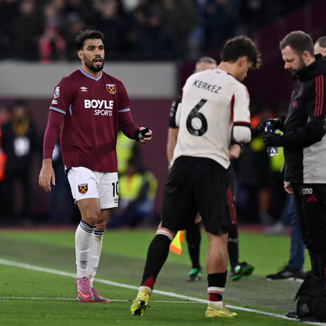 Soccer Football - Premier League - West Ham United v Liverpool - London Stadium, London, Britain - November 30, 2025 West Ham United's Lucas Paqueta walks off the pitch after being shown a red card REUTERS/Tony O Brien