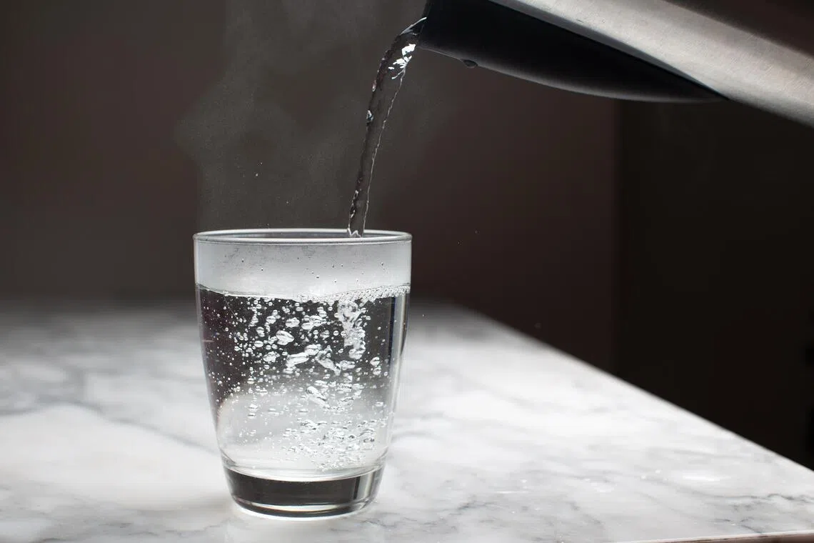Some say hot or warm water improves the skin, helps with weight loss and even “detoxifies” the body.