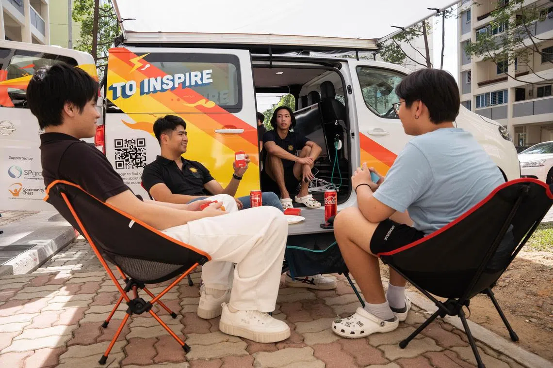 CMG20230529-BrianTeo01 特约摄影张荣/邓薪萤 /采访组/ Launch of New Mobile Outreach and Youth Centres + Exclusive profile story for Zaobao with ex-beneficiary turned volunteer [YGOS Woodlands (Blk 804 Woodlands Street 81, S730804)( (from left):
Edmund Pang (冯瀚皞), 21, YGOS Youth; Sean Ravie Shu Heng (树恒), 31, YGOS staff; Elijah Chionh (蒋承宪), 17, YGOS Youth; Tan You An (宥安), 16, YGOS Youth sitting outside the Mobile Outreach Support Team (青年社区移动站) electric vehicle at the Woodlands Youth Guidance Outreach Services ( 青年引导) Centre on 29 May 2023.
