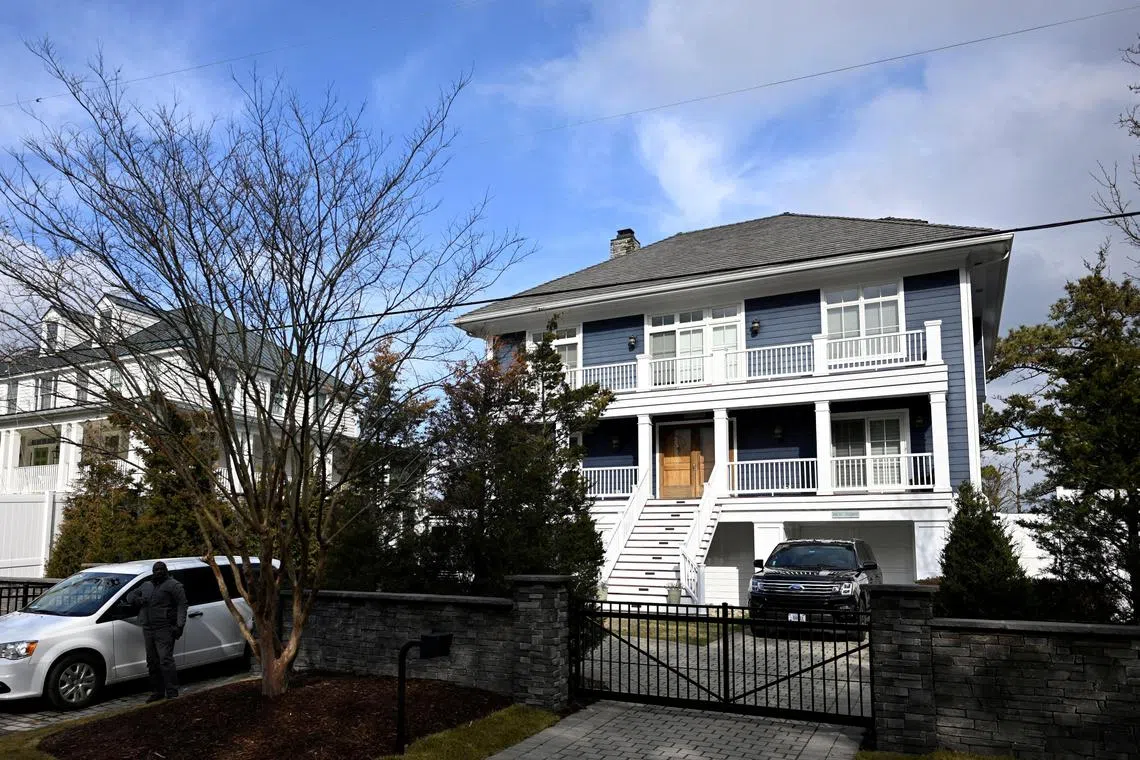 FILE PHOTO: U.S. Secret Service guards the perimeter of a beach house owned by U.S. President Joe Biden, after FBI agents conducted a planned search of the property in Rehoboth Beach, Delaware, U.S. February 1, 2023.  REUTERS/Mark Makela/File Photo