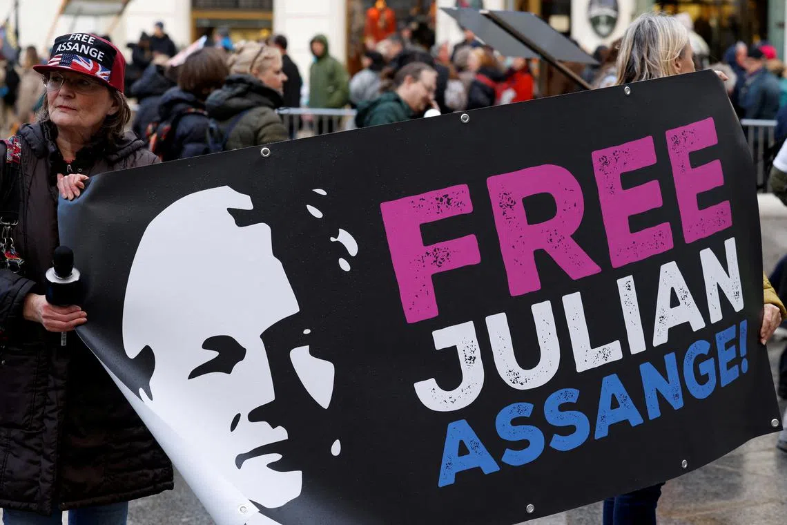 FILE PHOTO: Supporters of WikiLeaks founder Julian Assange protest on the day he appeals in a British court against his extradition to the United States, in Vienna, Austria February 20, 2024. REUTERS/Leonhard Foeger/File Photo