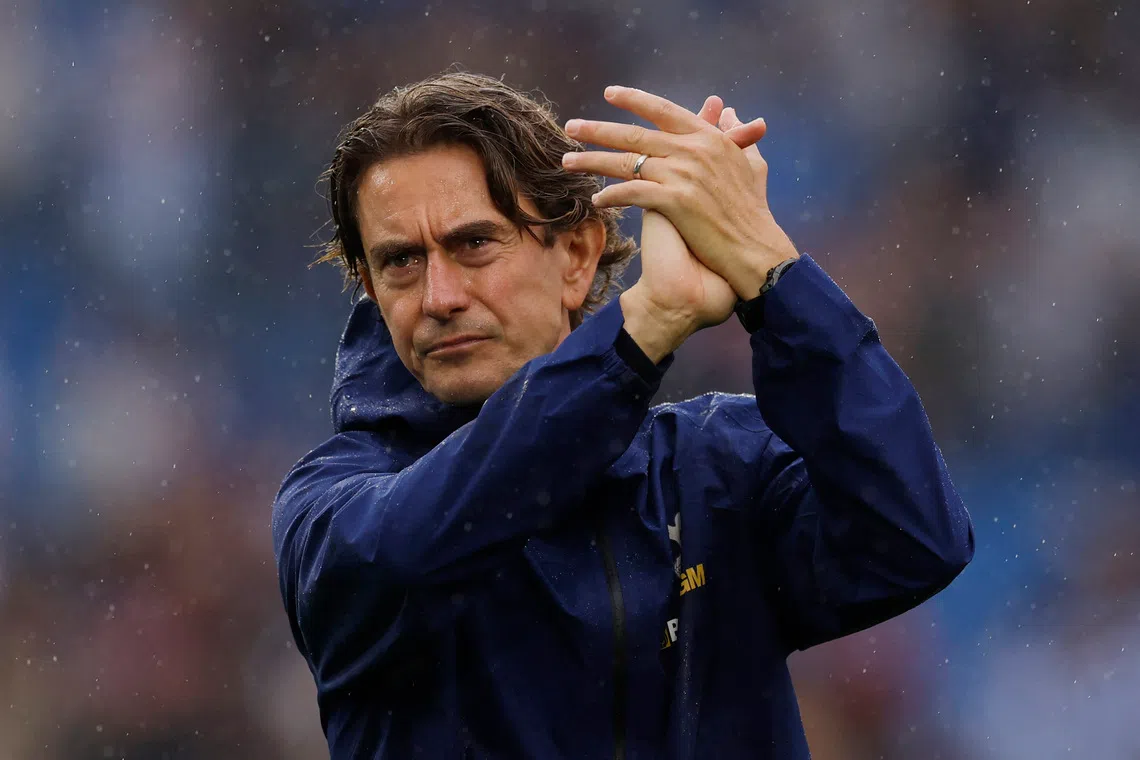 Soccer Football - Premier League - Brighton & Hove Albion v Tottenham Hotspur - The American Express Community Stadium, Brighton, Britain - September 20, 2025 Tottenham Hotspur manager Thomas Frank applauds fans after the match Action Images via Reuters/Andrew Couldridge