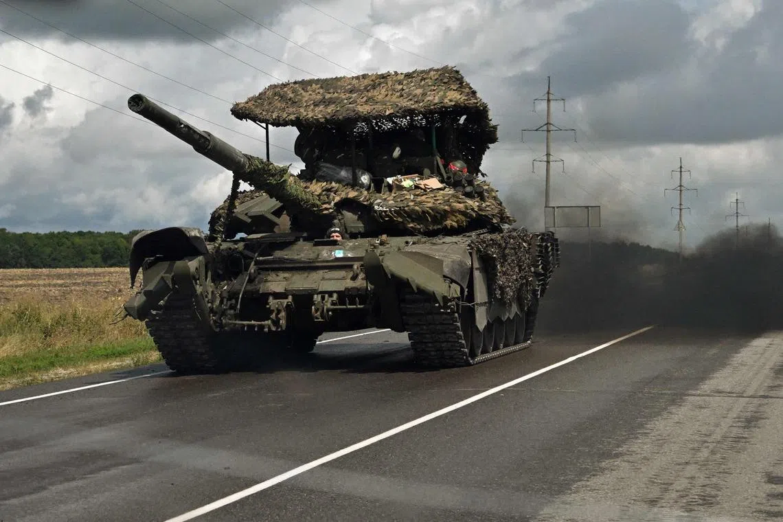 TOPSHOT - A Russian battle tank T-72 drives outside the town of Sudzha on August 8, 2024. Ukraine's incursion into Russia, which entered a third day on August 8, 2024, appears to be an unprecedented assault which experts say could aim to draw Russian resources away from other areas or to undermine morale. Russia has given only scarce updates as it seeks to strike a balance between denouncing the escalation and avoiding panic. (Photo by ANATOLIY ZHDANOV / Kommersant Photo / AFP) / Russia OUT