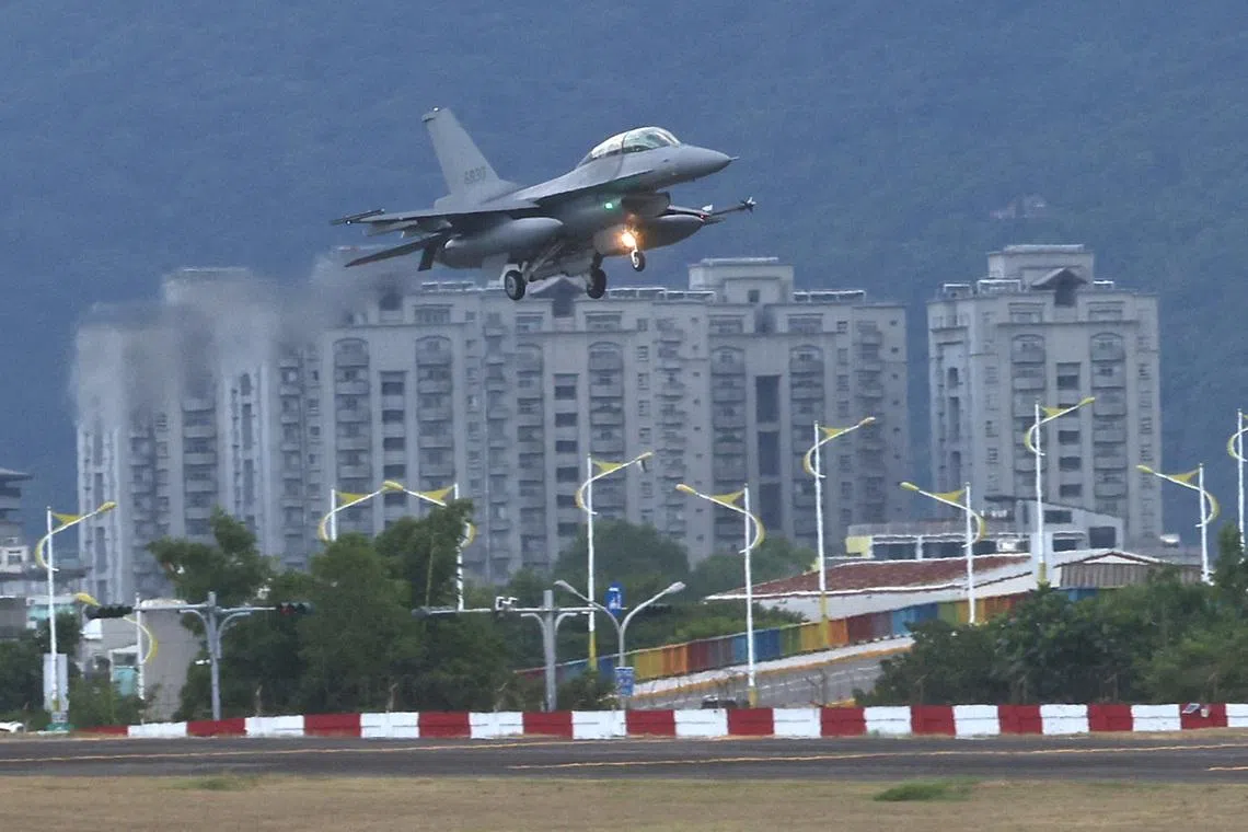 A F-16V lands at the air base in Hualien, Taiwan, August 17, 2022. REUTERS/Ann Wang