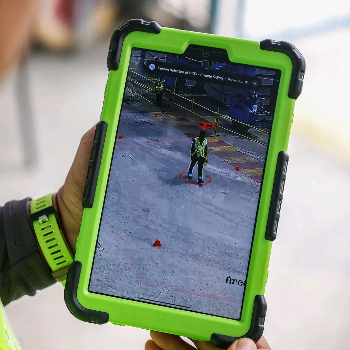 A close-up of the SafeSite VA system notifying a safety supervisor of a worker not wearing personal protective equipment.