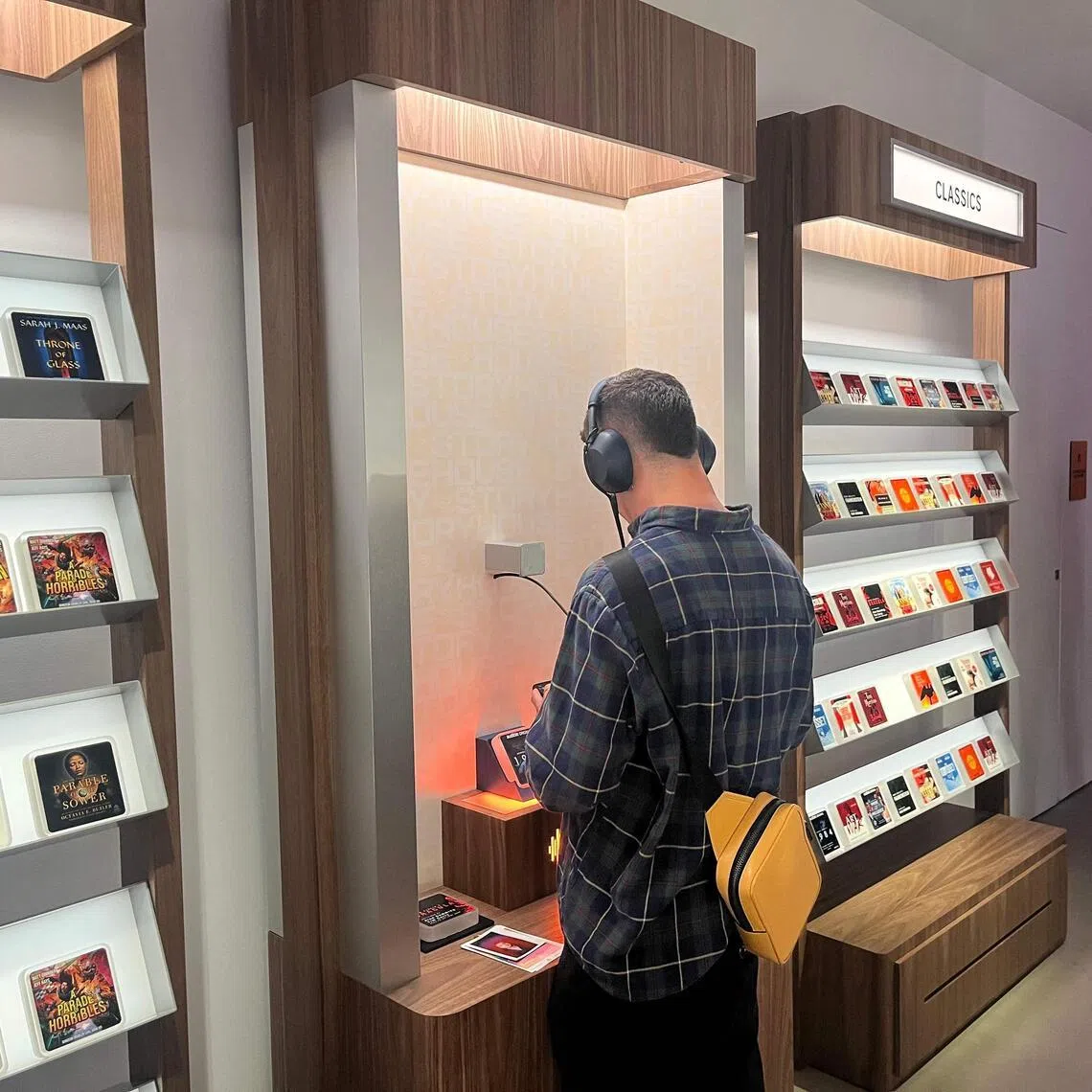 There is no rustle of pages or stacks of best-selling novels at the pop-up store opened by the Amazon subsidiary on the Lower East Side in Manhattan.